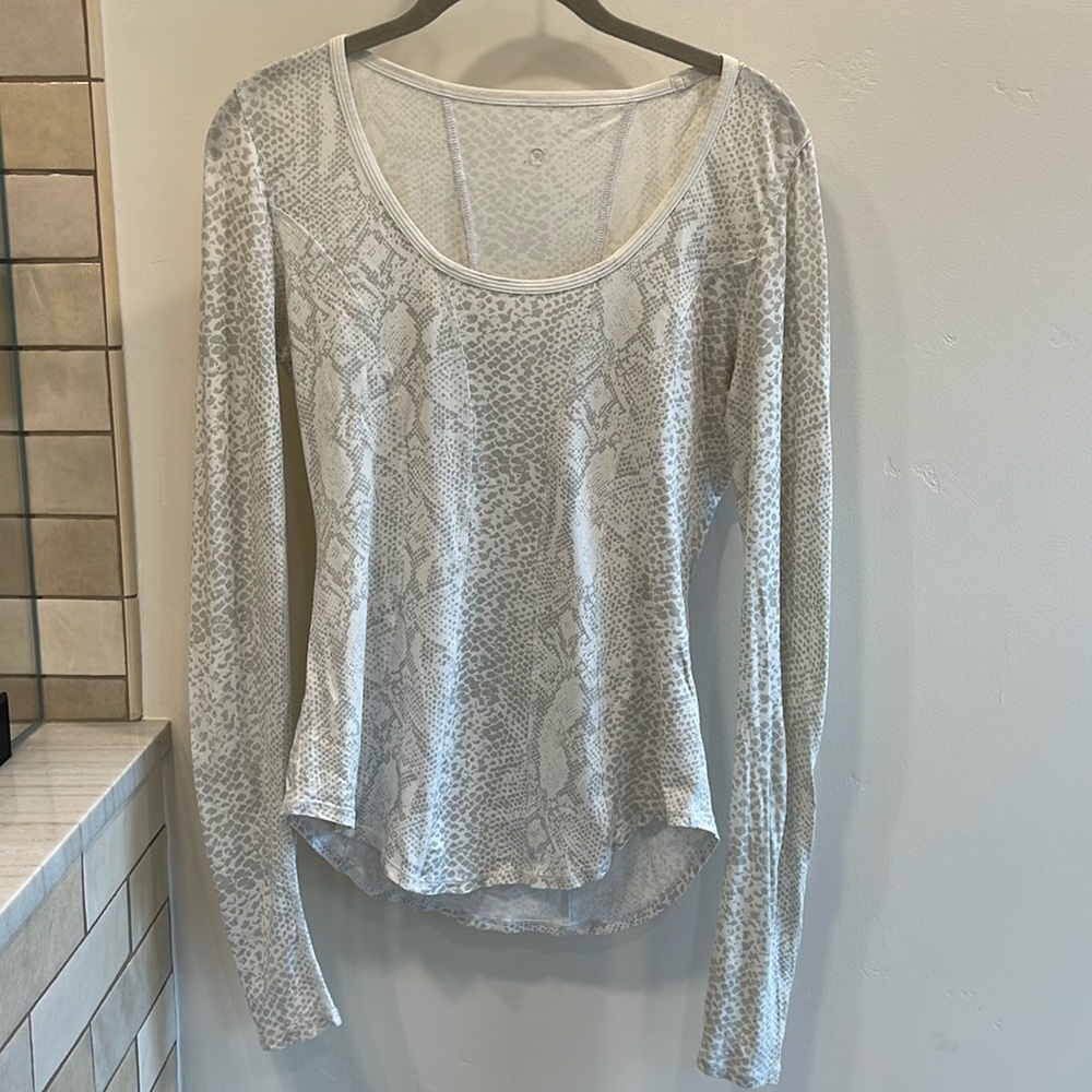 Snake print long sleeve lululemon top